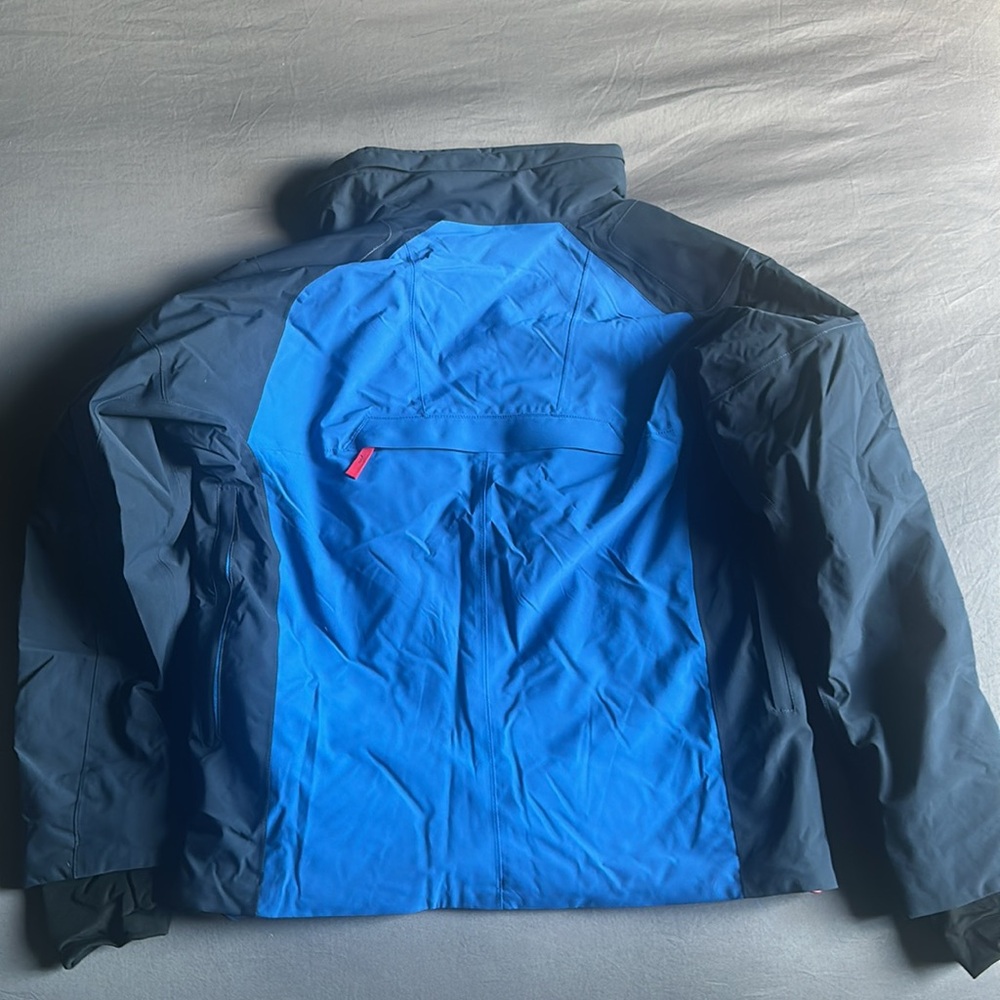 Bogner Blue Performance Ski Jacket with High Collar and Full-Length Zipper - Picture 7 of 7